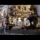 Die beiden Kanzeln und der Altar